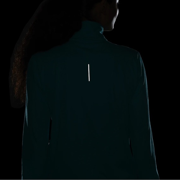 NWT NIKE thumbhole Dri-fit element top - Picture 8 of 13